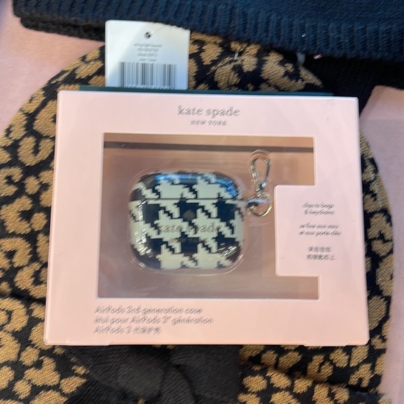 Kate Spade AirPods Pro Gen 3 Case Boxed K8148 - Picture 7 of 16